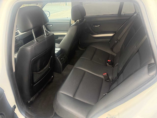 Bmw - 2008 - 318d - personenauto - afbeelding 23 van  27