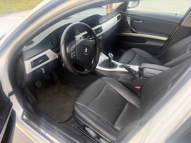 Bmw - 2008 - 318d - personenauto - afbeelding 7 van  27