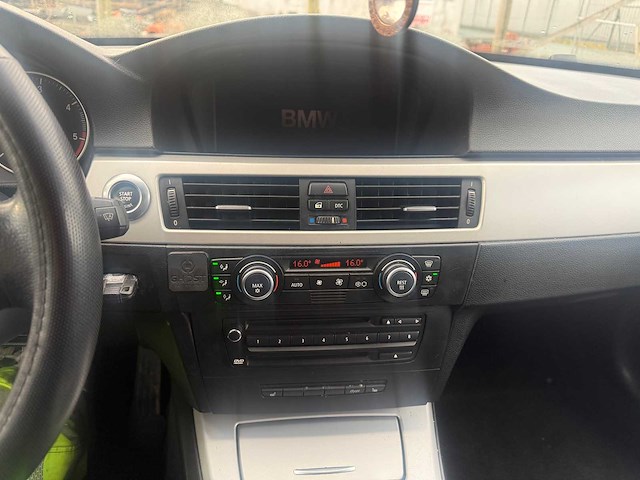 Bmw - 2008 - 318d - personenauto - afbeelding 11 van  27