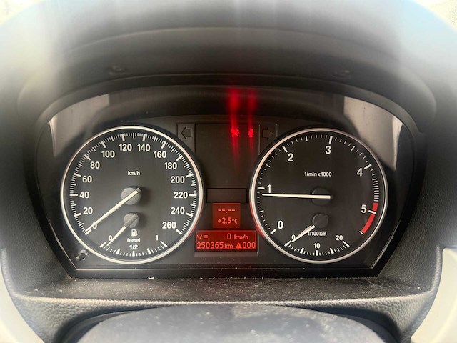 Bmw - 2008 - 318d - personenauto - afbeelding 13 van  27