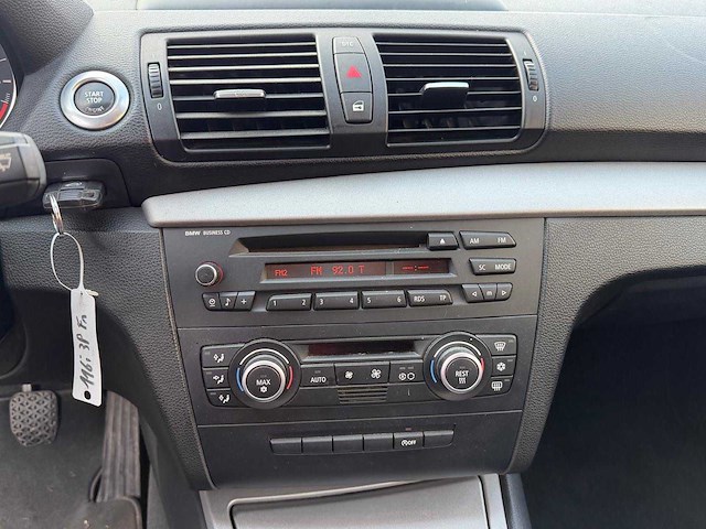 Bmw - 2009 - 116i - personenauto - afbeelding 10 van  12
