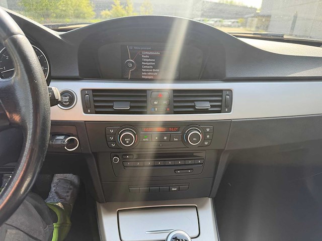 Bmw - 2009 - 318 - sedan - personenauto - afbeelding 11 van  20