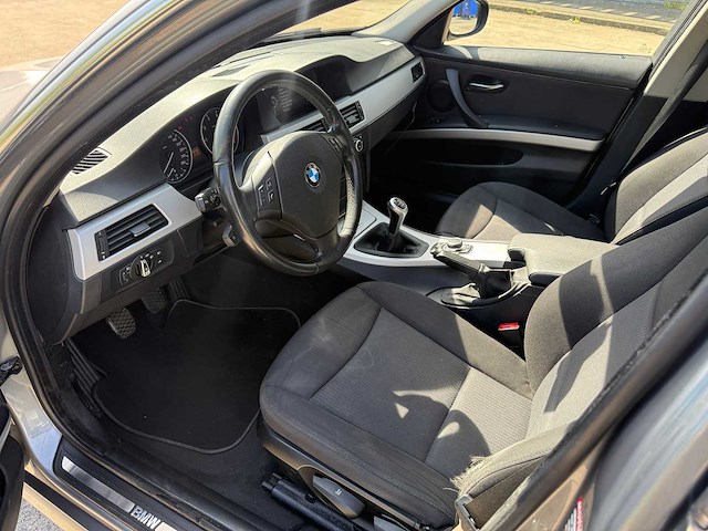 Bmw - 2009 - 318 - sedan - personenauto - afbeelding 7 van  19
