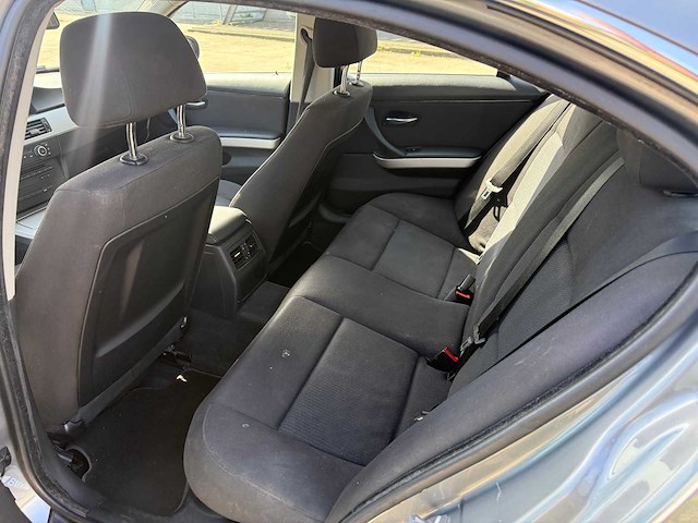 Bmw - 2009 - 318 - sedan - personenauto - afbeelding 8 van  19