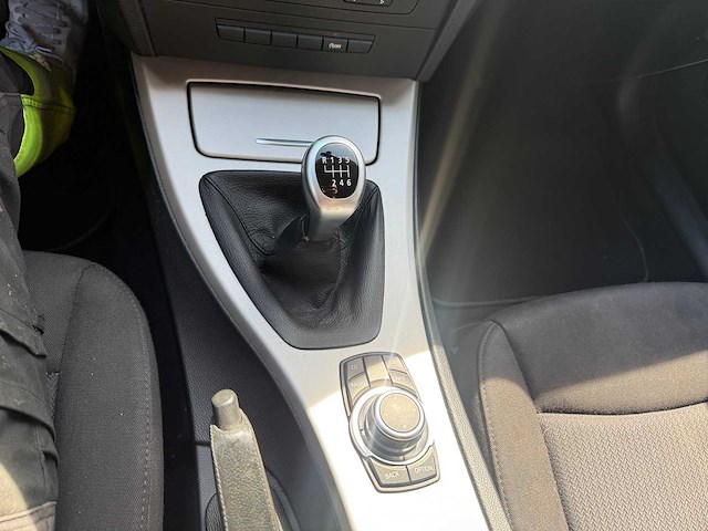 Bmw - 2009 - 318 - sedan - personenauto - afbeelding 12 van  19
