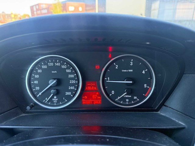Bmw - 2009 - 520 - sedan - personenauto - afbeelding 19 van  29