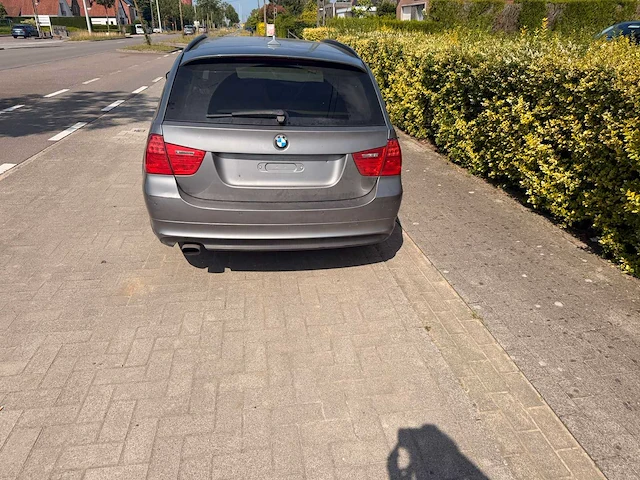 Bmw - 2010 - 318d - 318d - personenauto - afbeelding 13 van  18