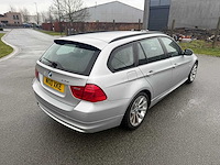 Bmw - 2010 - 320i - personenauto - afbeelding 2 van  19