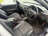 Bmw - 2010 - 320i - personenauto - afbeelding 5 van  19