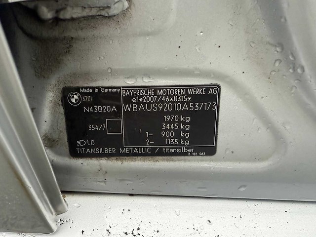 Bmw - 2010 - 320i - personenauto - afbeelding 9 van  19