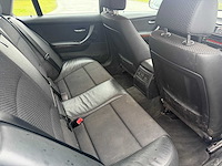 Bmw - 2010 - 320i - personenauto - afbeelding 10 van  19