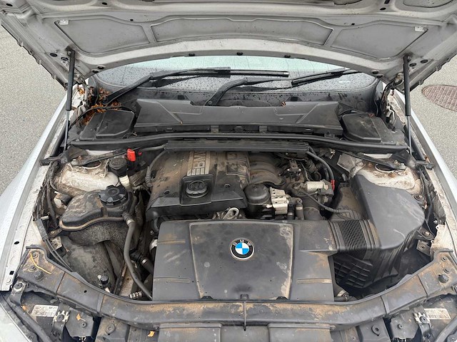 Bmw - 2010 - 320i - personenauto - afbeelding 11 van  19