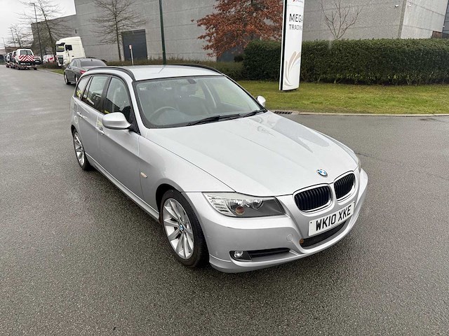 Bmw - 2010 - 320i - personenauto - afbeelding 12 van  19