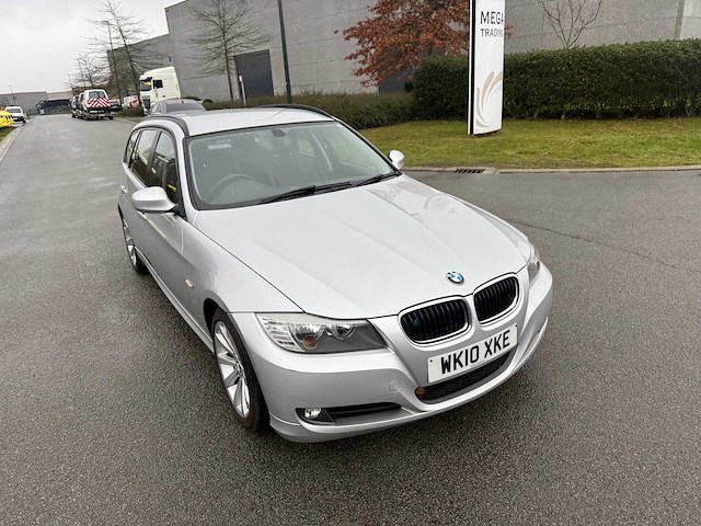 Bmw - 2010 - 320i - personenauto - afbeelding 13 van  19