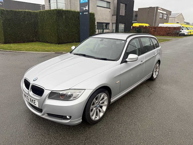 Bmw - 2010 - 320i - personenauto - afbeelding 15 van  19