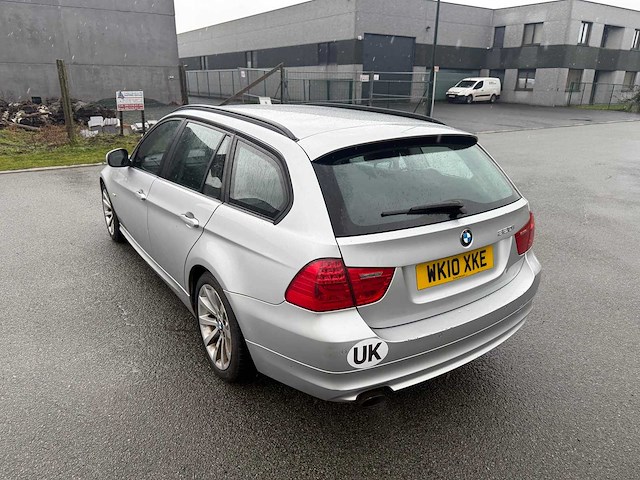 Bmw - 2010 - 320i - personenauto - afbeelding 17 van  19