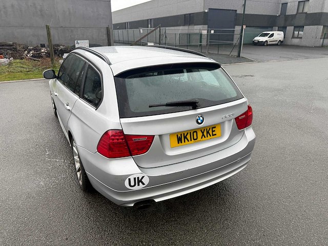 Bmw - 2010 - 320i - personenauto - afbeelding 18 van  19