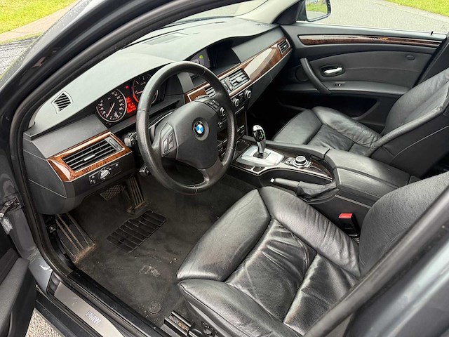 Bmw - 2010 - 520d - personenauto - afbeelding 14 van  28