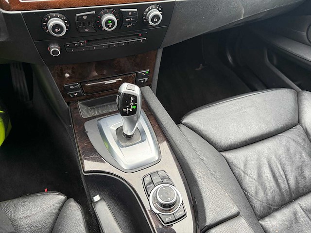 Bmw - 2010 - 520d - personenauto - afbeelding 19 van  28