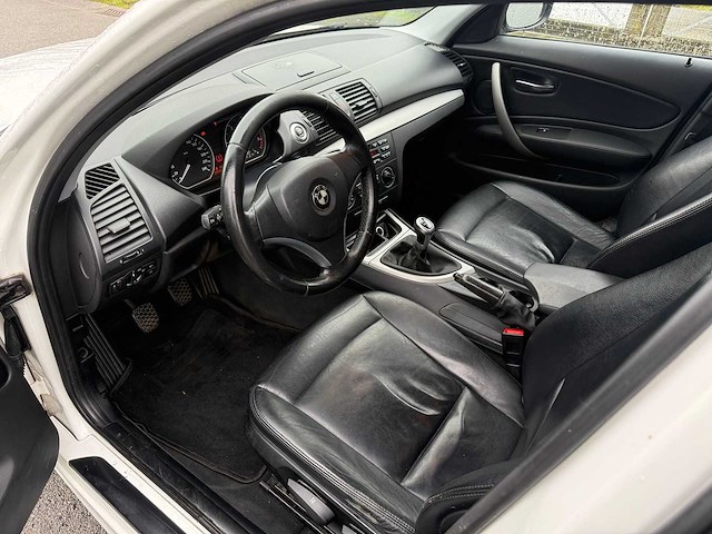 Bmw - 2011 - 116 d - personen - personenauto - afbeelding 9 van  24