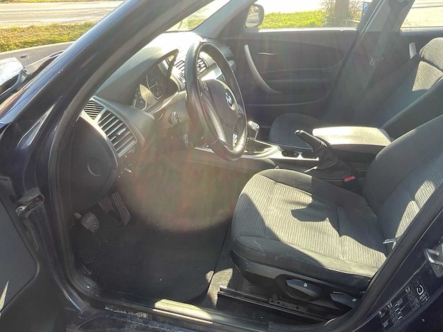 Bmw - 2011 - 118d - personenauto - afbeelding 2 van  23