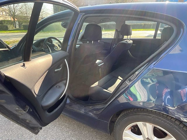 Bmw - 2011 - 118d - personenauto - afbeelding 7 van  23