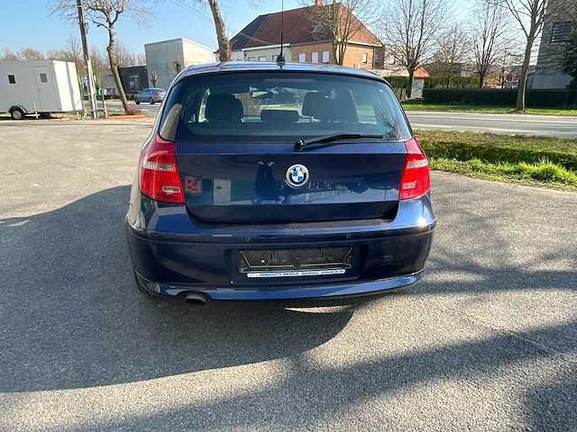 Bmw - 2011 - 118d - personenauto - afbeelding 18 van  23