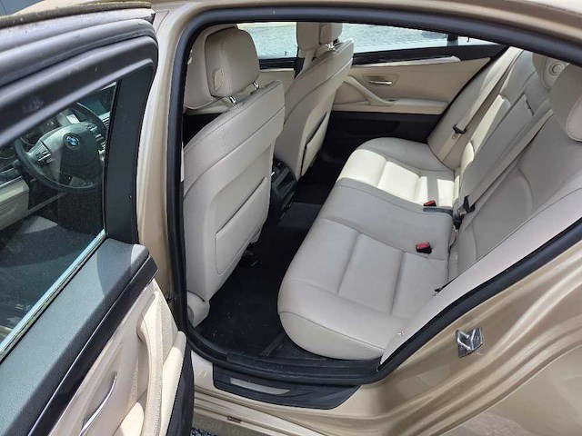 Bmw - 2011 - 520d sedan - personenauto - afbeelding 2 van  19
