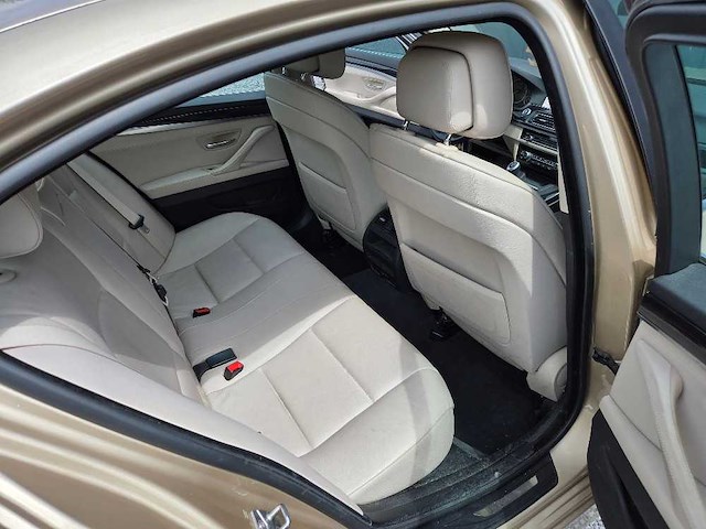 Bmw - 2011 - 520d sedan - personenauto - afbeelding 4 van  19