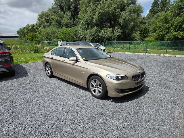 Bmw - 2011 - 520d sedan - personenauto - afbeelding 12 van  19