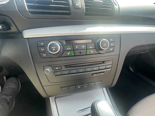 Bmw - 2012 - 118i cabrio - personenauto - afbeelding 11 van  46