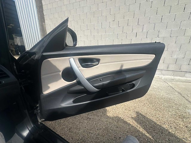 Bmw - 2012 - 118i cabrio - personenauto - afbeelding 18 van  46