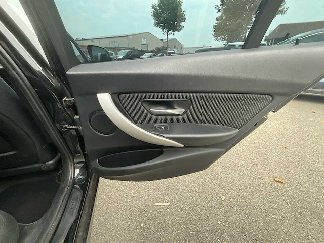 Bmw - 2012 - 316d - sedan - personenauto - afbeelding 2 van  40