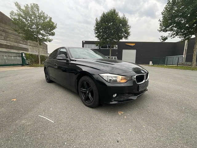 Bmw - 2012 - 316d - sedan - personenauto - afbeelding 29 van  40
