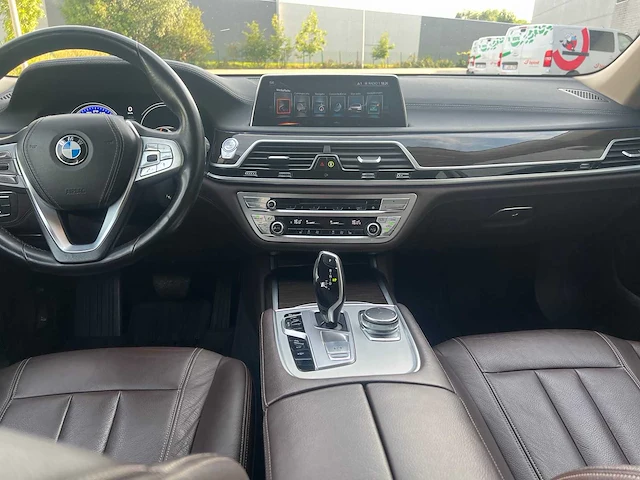 Bmw - 2016 - 730 d - - personenauto - afbeelding 18 van  39