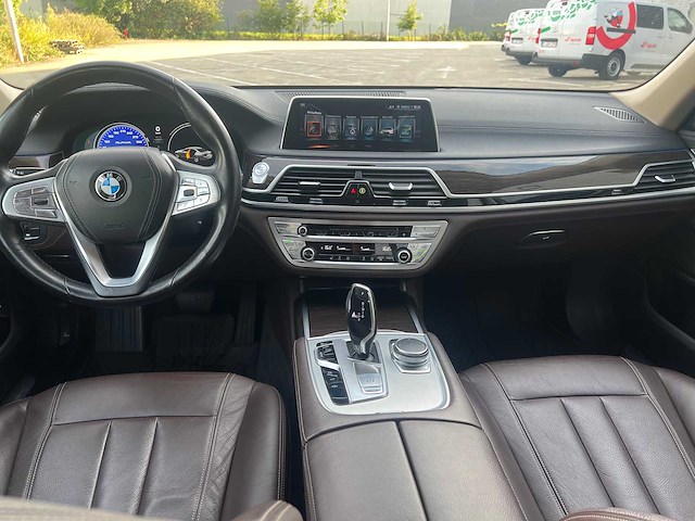 Bmw - 2016 - 730 d - personenauto - afbeelding 15 van  41