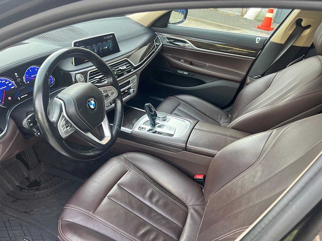 Bmw - 2016 - 730 d - personenauto - afbeelding 11 van  41