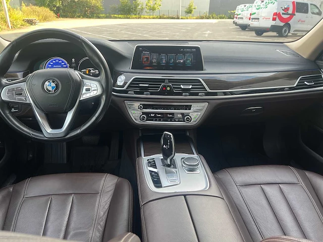 Bmw - 2016 - 730 d - personenauto - afbeelding 31 van  41