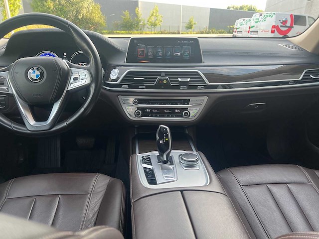 Bmw - 2016 - 730 d - personenauto - afbeelding 12 van  41