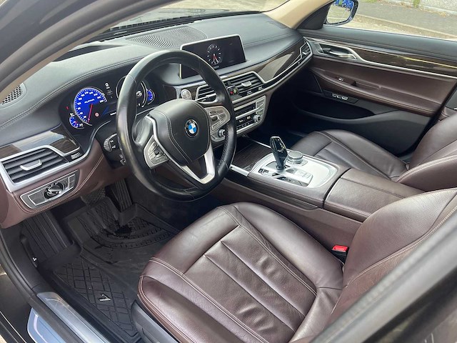 Bmw - 2016 - 730 d - personenauto - afbeelding 13 van  41