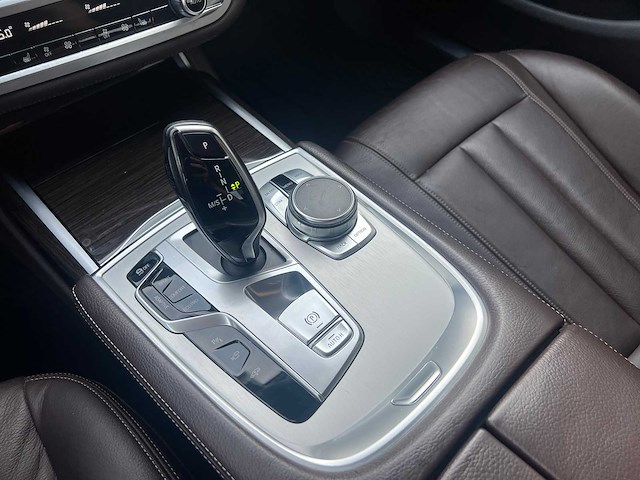 Bmw - 2016 - 730 d - personenauto - afbeelding 15 van  41