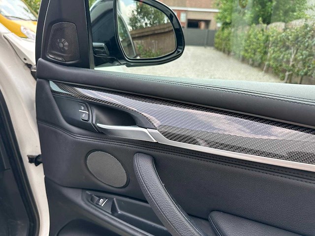 Bmw - 2016 - m50d - personenauto - afbeelding 9 van  27