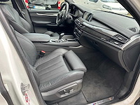 Bmw - 2016 - m50d - personenauto - afbeelding 10 van  27