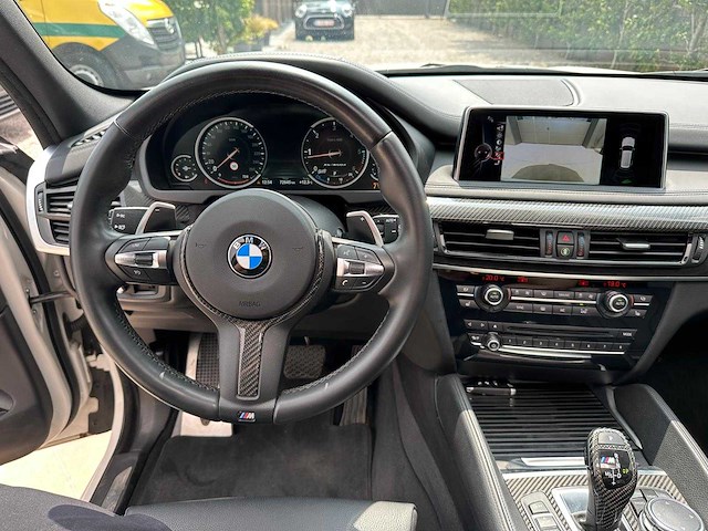 Bmw - 2016 - m50d - personenauto - afbeelding 15 van  27