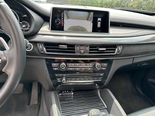 Bmw - 2016 - m50d - personenauto - afbeelding 13 van  27