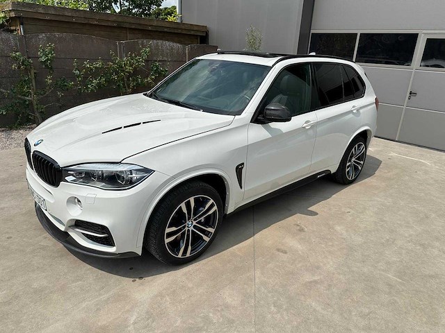 Bmw - 2016 - m50d - personenauto - afbeelding 12 van  27