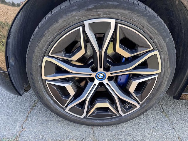 Bmw - 2023 - ix - xdrive 40 - personenauto - afbeelding 11 van  23
