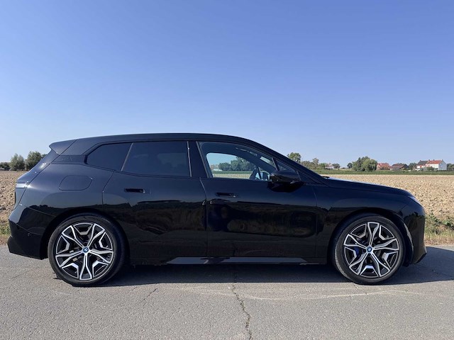 Bmw - 2023 - ix - xdrive 40 - personenauto - afbeelding 19 van  23