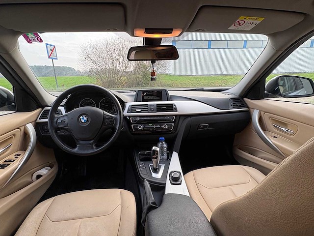 Bmw - 318d - personenauto - afbeelding 13 van  23