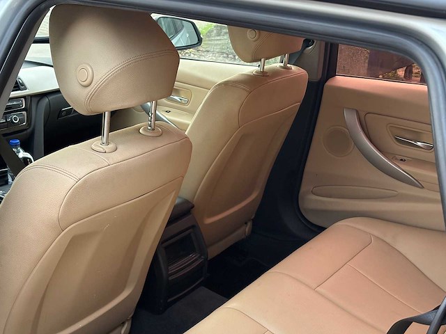 Bmw - 318d - personenauto - afbeelding 14 van  23